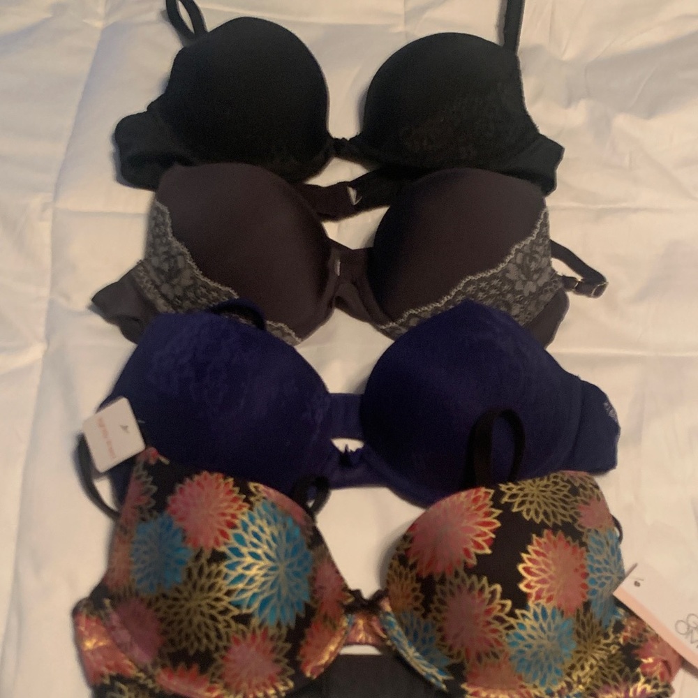 Set of 4 Gilligan & O’Malley Bras